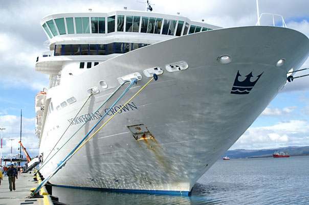 The Norwegian Crown & Port Activity