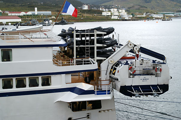 The Norwegian Crown & Port Activity